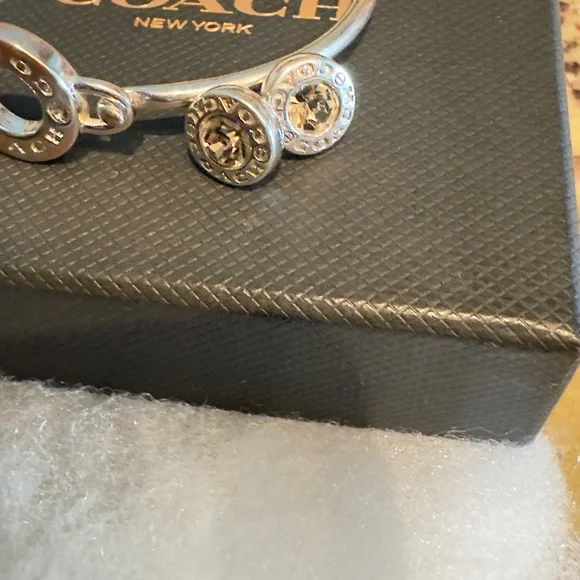 AUTHENTIC COACH F54516 Open Circle Stone Silvertone Stud Earrings,  bangle - Picture 3 of 10